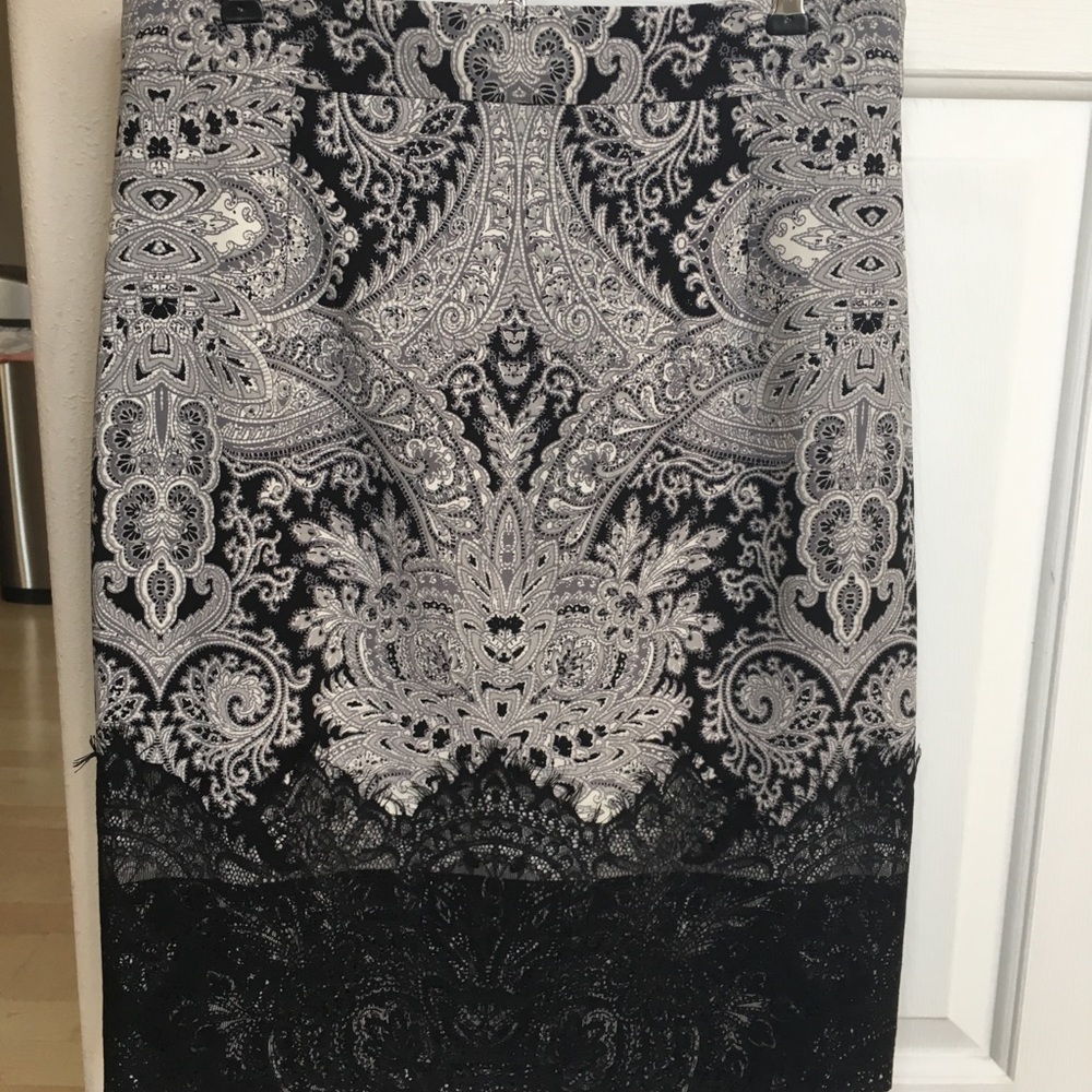 Antonio Melani size 8 lined skirt with lace
